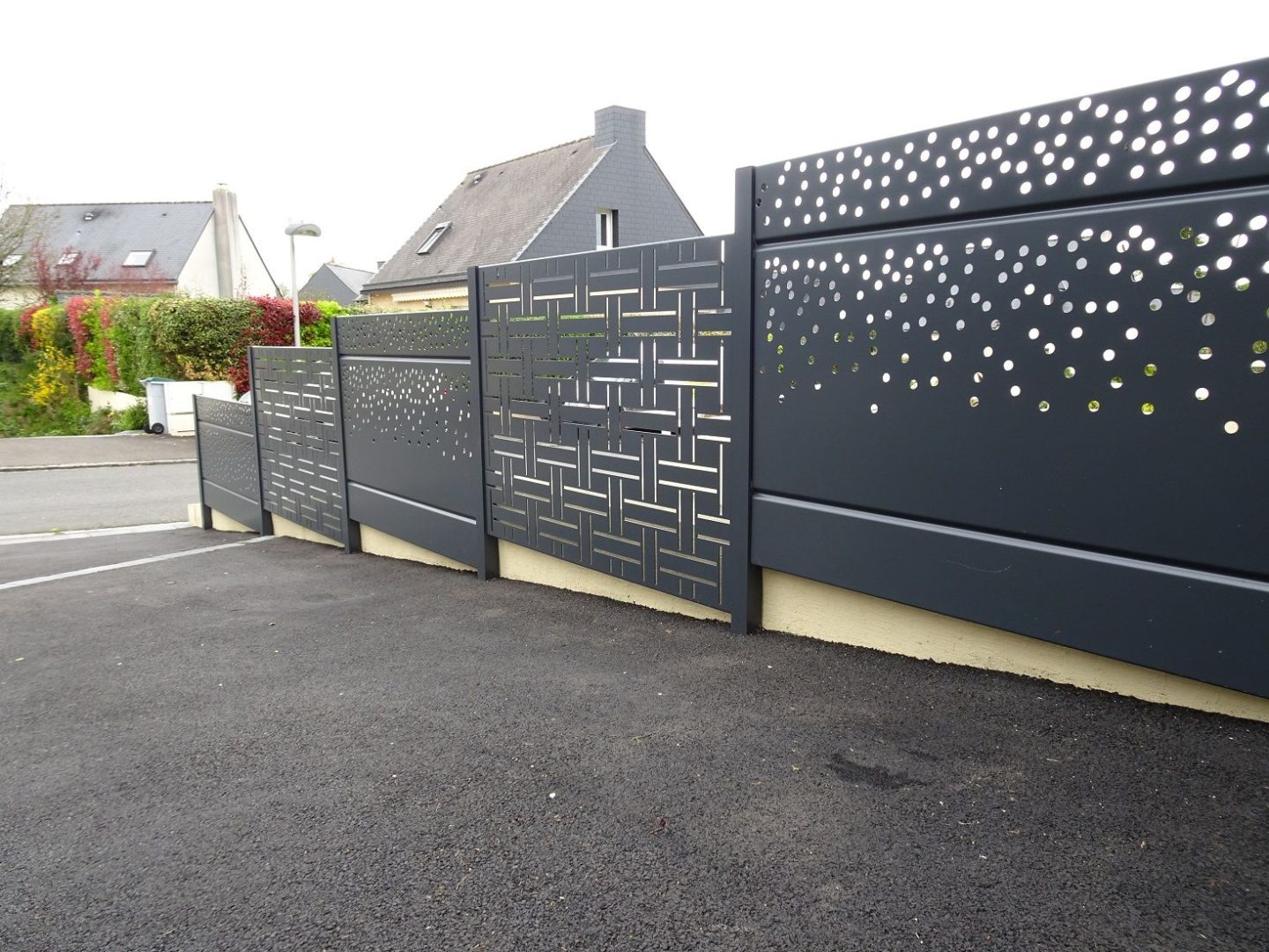 Забор из перфорированного алюминия