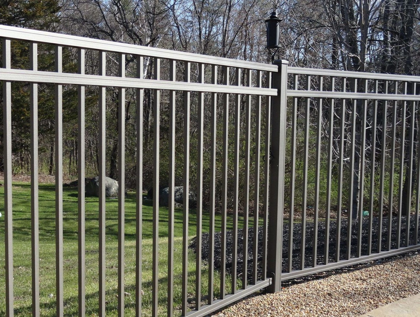 Забор из профильной трубы 80×80 мм