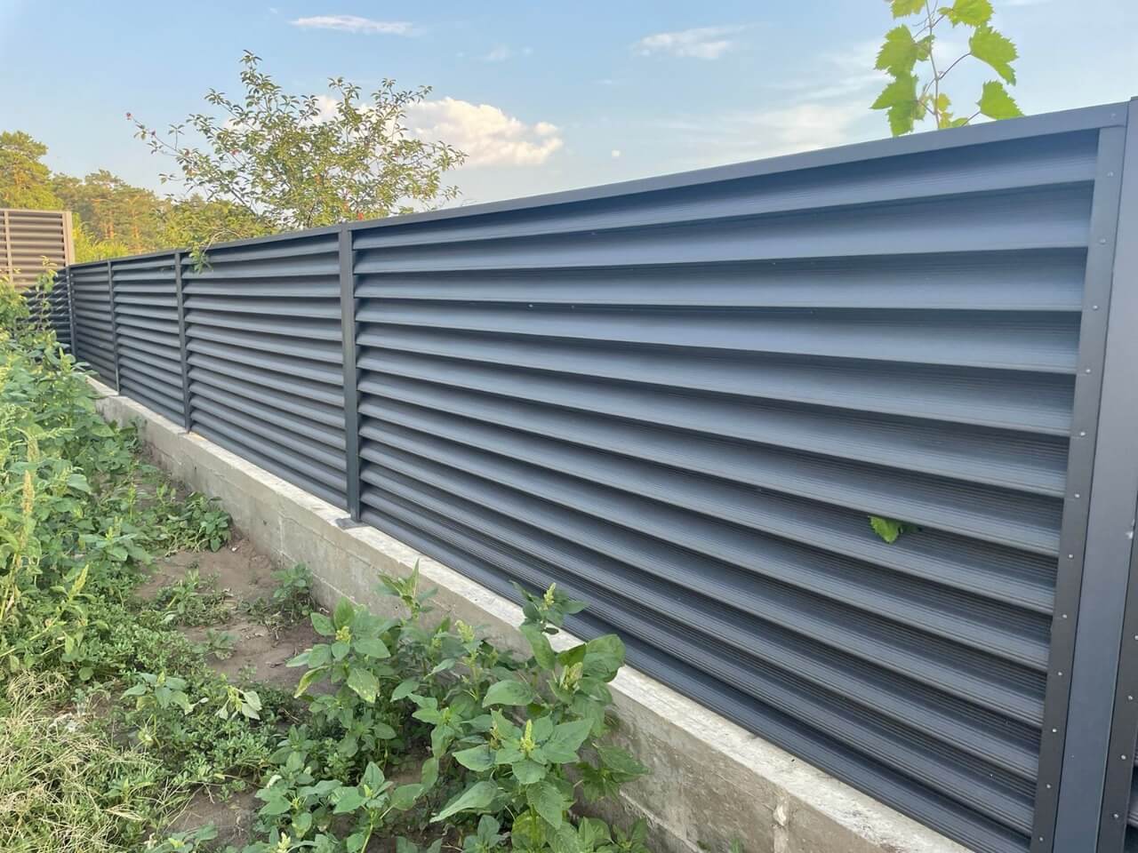 Забор жалюзи серый графит