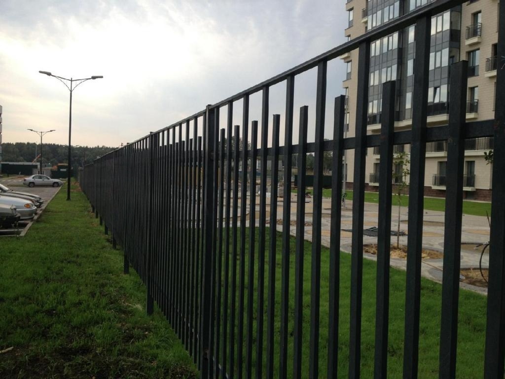 Забор из трубы 40х20