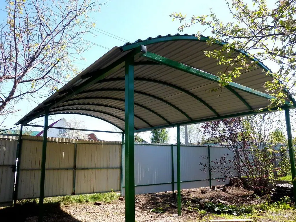 Арочный навес из профнастила