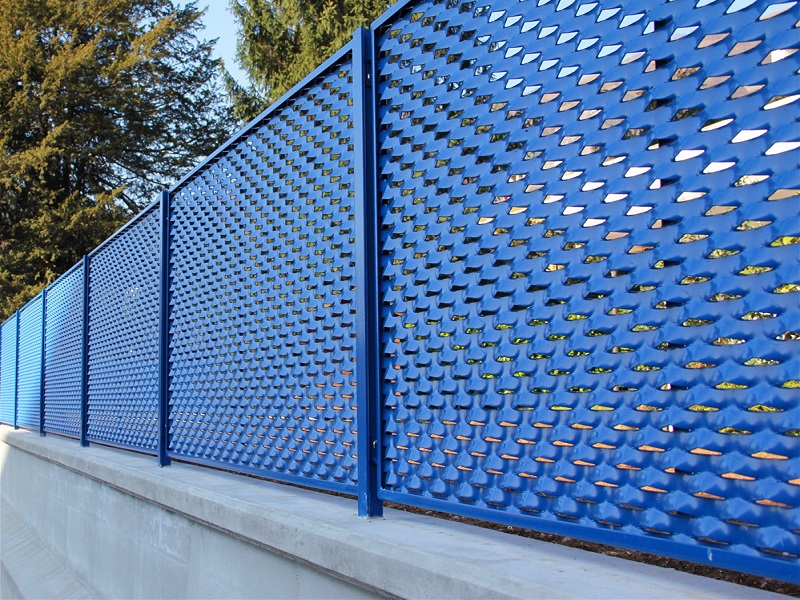 Ограждение горизонтальное из перфорированного листа