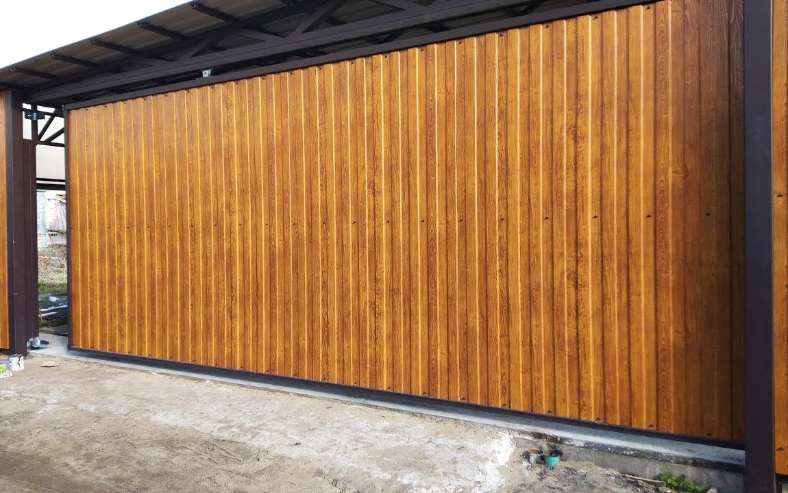 Деревянные консольные откатные ворота